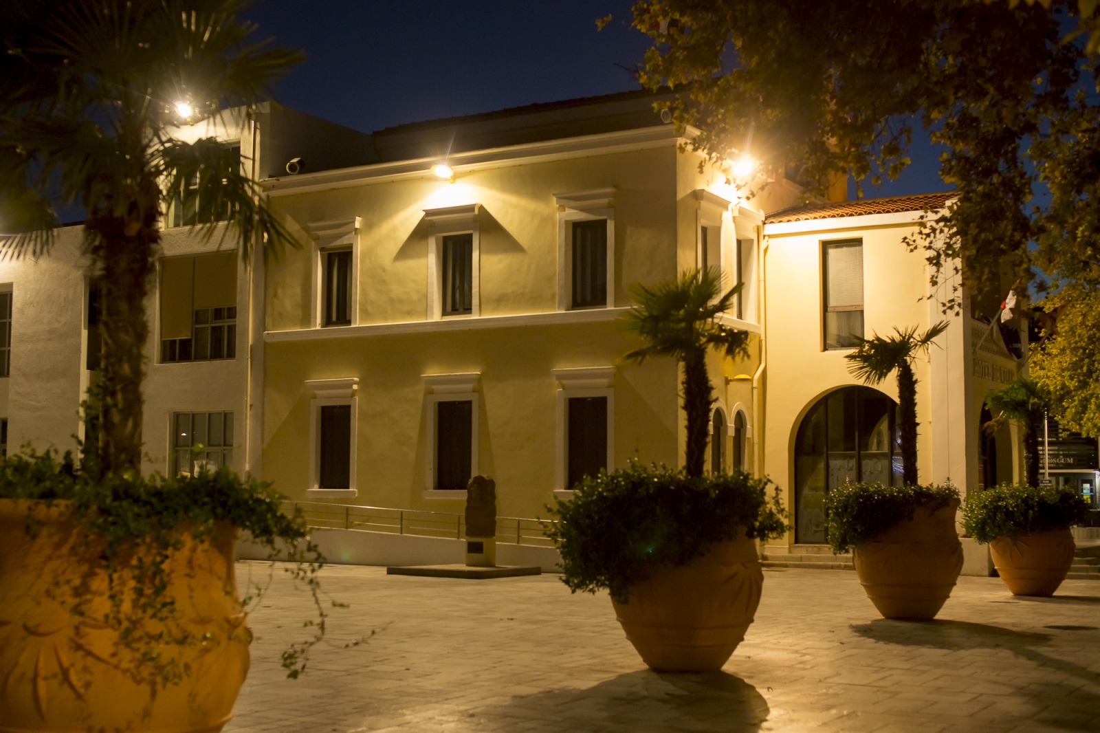 L Hotel De Ville Berre L Etang